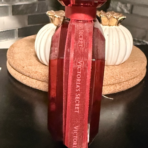 Victoria's Secret Bombshell Intense Eau de Parfum - Bold Red - Picture 4 of 5